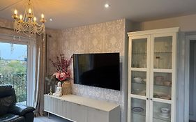Luxury Spacious Flat Close To Central London